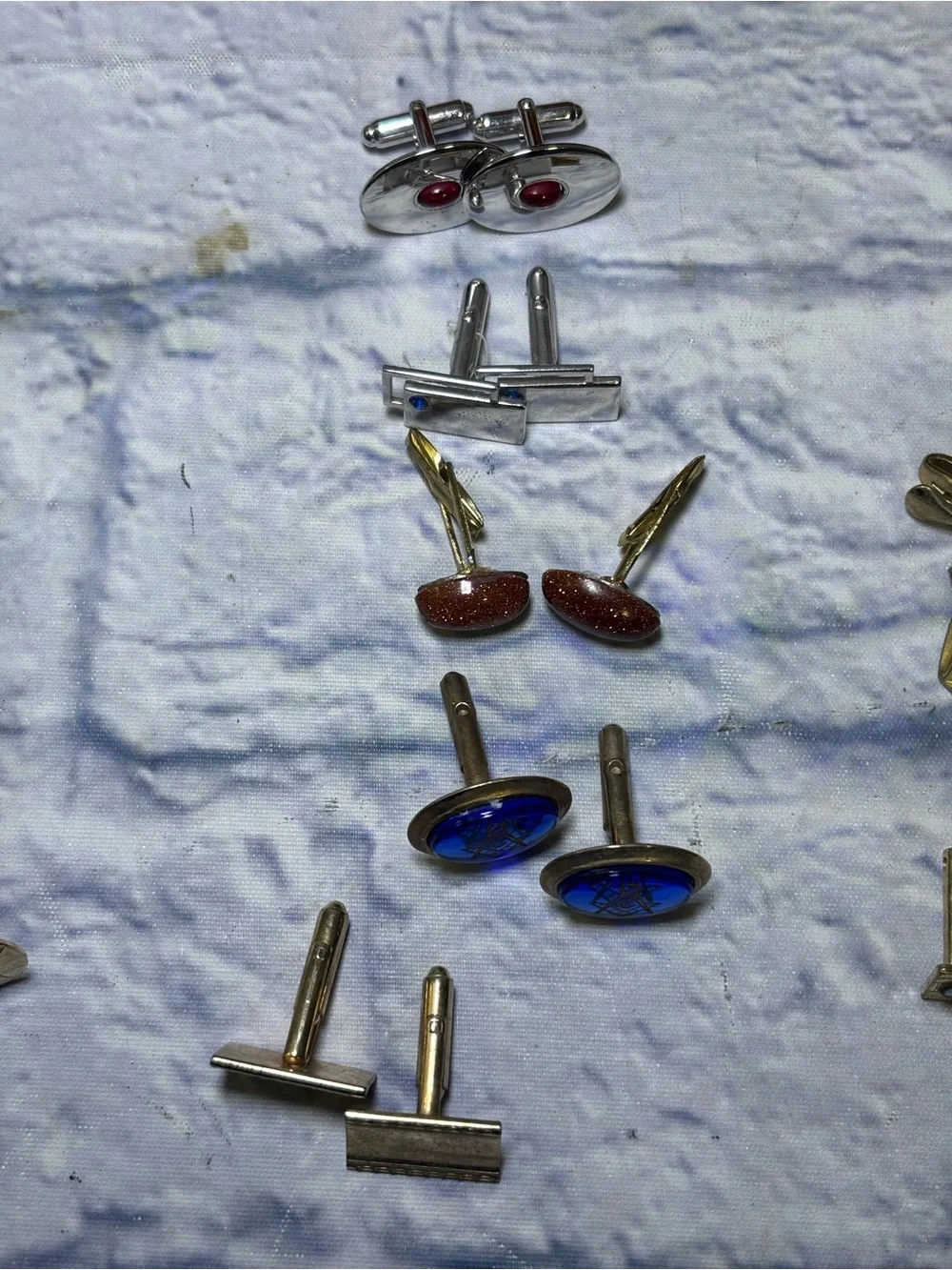 Mid century jewelry box with all the jewelry seen in pictures. Cuff links, tie